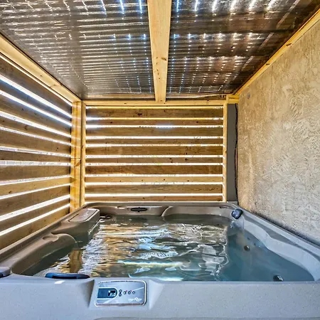 Izzys Getaway A Cozy Retreat In Pigeon Forge With Hot Tub Game Room And River Access